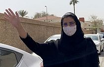 Люджейн аль-Хазлюли по дороге в суд в Эр-Рияде 10 марта 2021