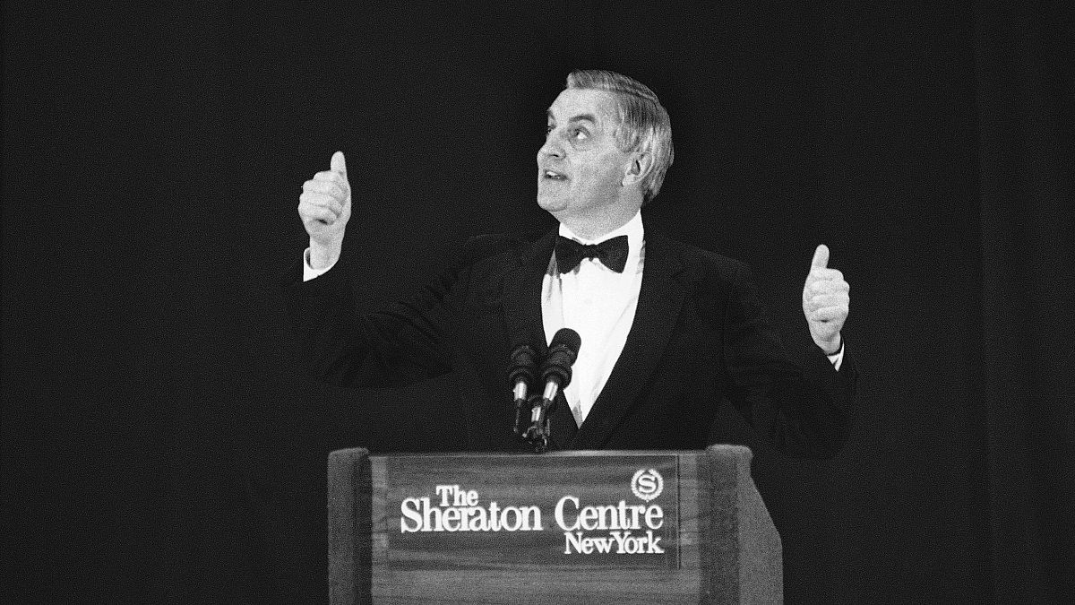 Уолтер Мондейл выступает на ужине для доноров Демократической партии в Нью-Йорк, 11 октября 1984