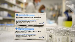 La EMA afirma que son mayores las ventajas que los inconvenientes de la vacuna de Janssen
