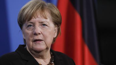 Merkel: „Folytatni kell a párbeszédet Oroszországgal!”
