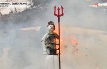 ویدئو؛ مراسم آتش زدن «مرد زمستانی» در قلب کوه‌های سوئیس