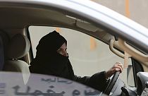 Riyad'ta araba kullanan kadın