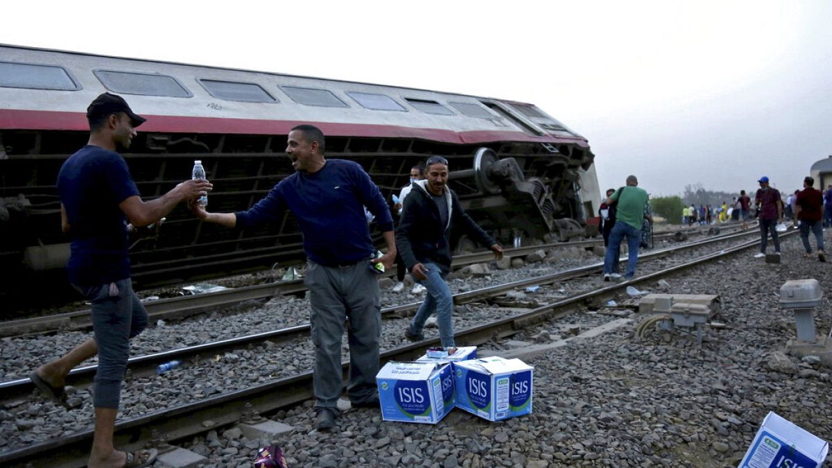 Mısır'da tren kazası alanında iftar vakti 