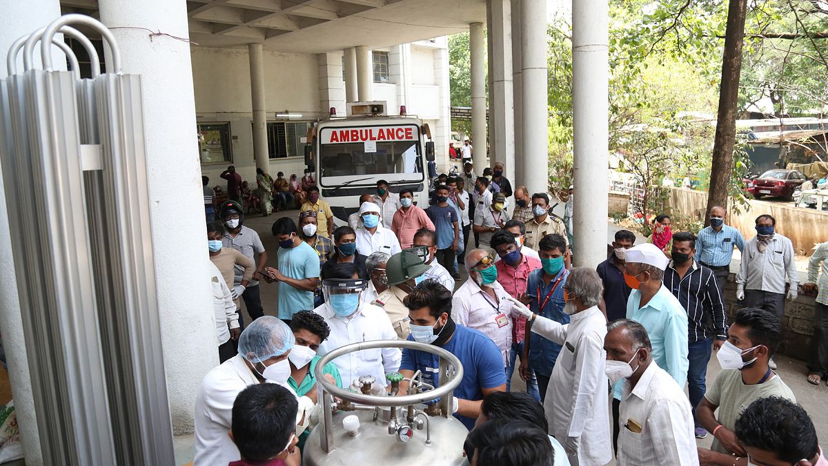 Hindistan'ın Maharaştra eyaletinde 22 koronavirüs hastası oksijen tankında sızıntı meydana gelmesi nedeniyle oksijensiz kalarak hayatını kaybetti