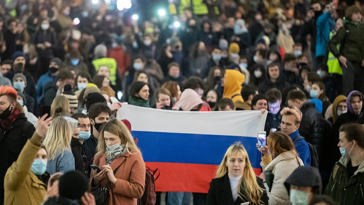 مؤيدون للمعارض الروسي ألكسي نافالني يحتجون بالعاصمة الروسية موسكو ويطالبون بإطلاق سراحه. 21/04/2021