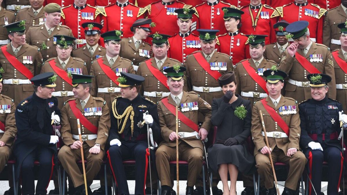 Rapor: İngiltere'de siyahi ve Asyalı askerler yaygın ırkçılık nedeniyle eşit şekilde anılmadı