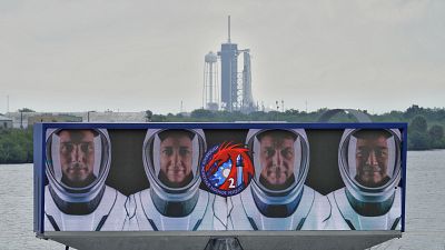 L'équipage de la mission "Crew-2" sur une vidéo projetée au centre spatial Kennedy en Floride, le 21/04/2021.