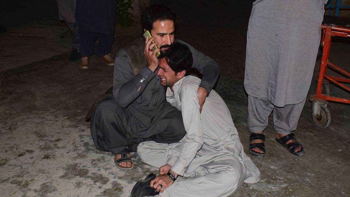 Pakistan'da bir otelin otoparkında patlama meydana geldi