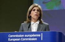 ЕС ведет переговоры о закупке на ближайшие годы порядка 2 миллиардов доз вакцины 