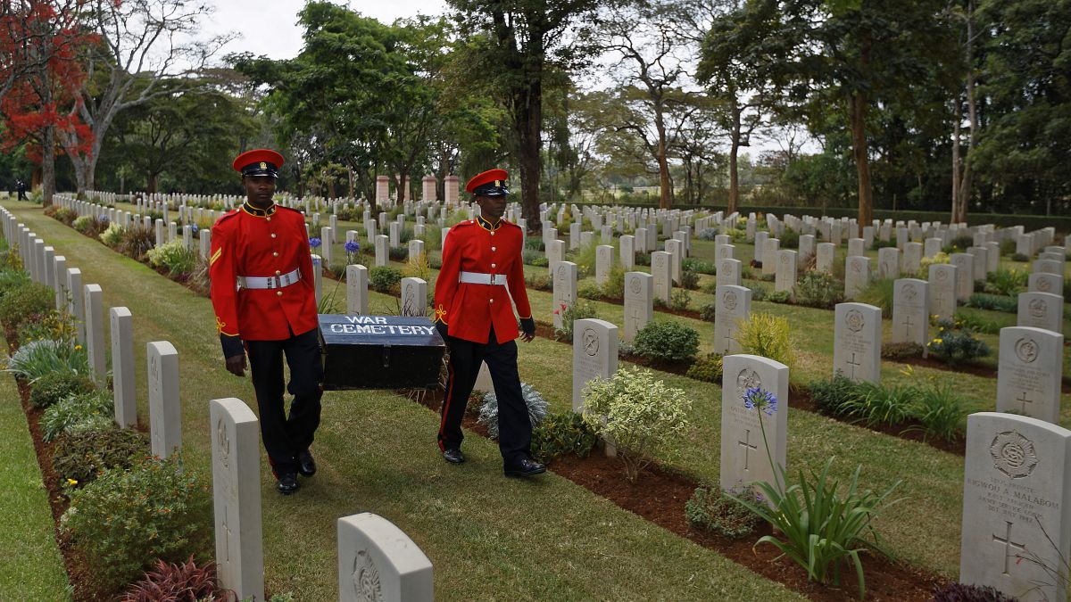 Офицеры военной полиции Кении чтут память соотечественников, погибших в Первую мировую, ноябрь 2016 г. 