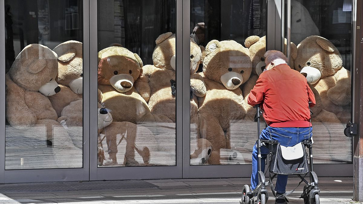 Teddybären statt Gäste: Ein geschlossenes Café in Gelsenkirchen