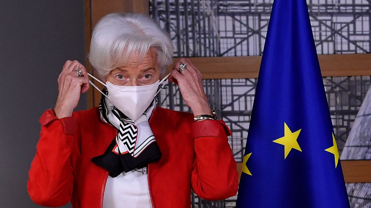 Christine Lagarde mantém o uso da máscara na política monetária europeia