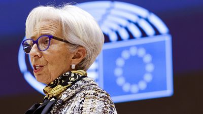 Az Európai Központi Bank marad a laza monetáris politikánál