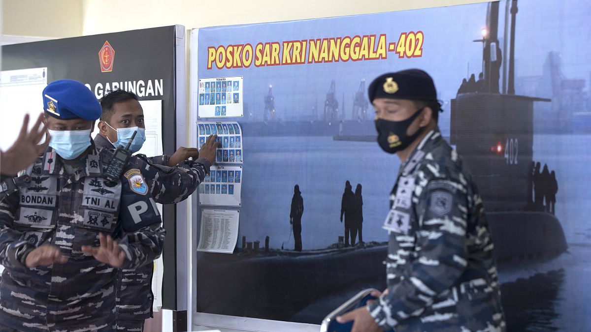 Indonesia refuerza la búsqueda del submarino desaparecido antes de que se quede sin oxígeno