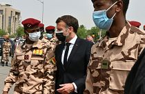 Emmanuel Macron bei der Trauerfeier für Idriss Déby