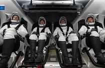رائد فضاء وكالة الفضاء الأوروبية الفرنسي توماس بيسكيت، رائدا فضاء ناسا ميجان ماك آرثر وشين كيمبرو، ورائد فضاء وكالة استكشاف الفضاء اليابانية أكيهيكو هوشيد.