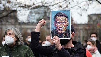 Des manifestants protestant contre la détention d'Alexeï Navalny en Russie, dans la capitale allemande, Berlin, le 21 avril 2021
