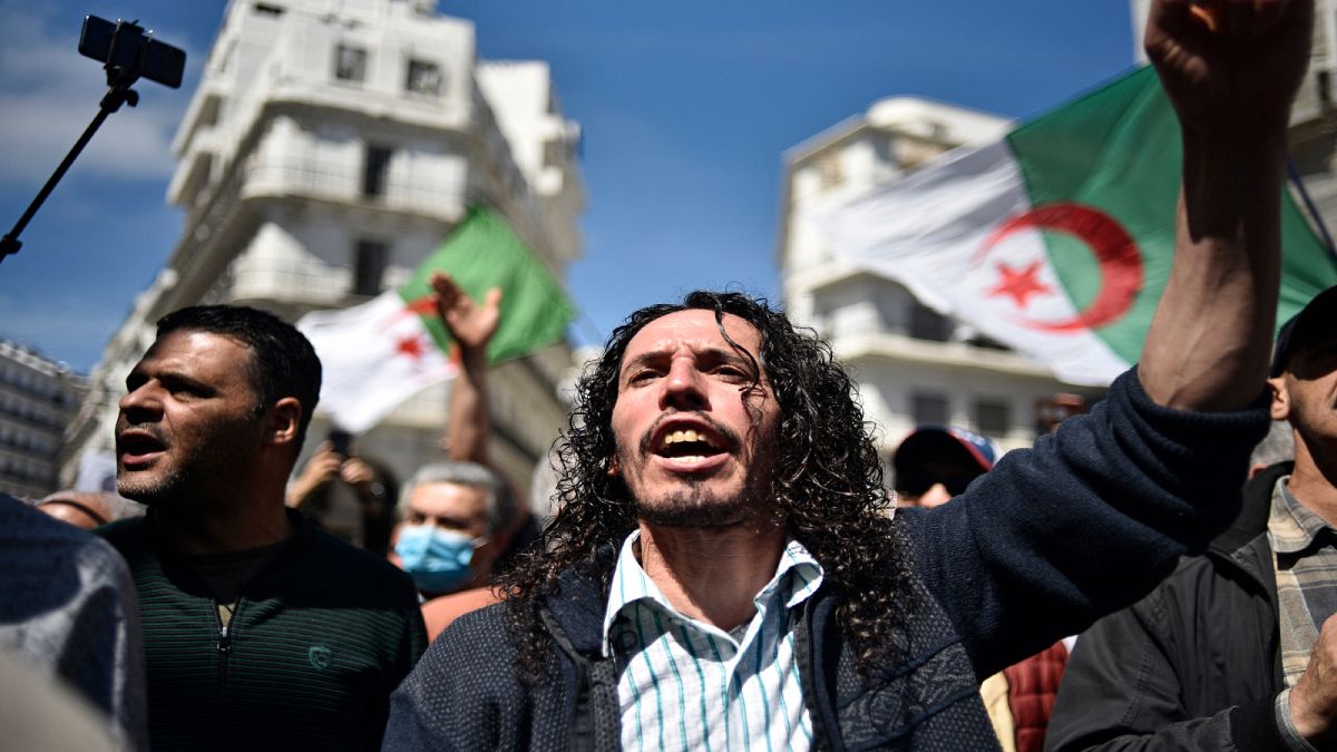 متظاهرون جزائريون في "الجمعة 114" للحراك الاحتجاجي