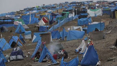 Peru'da binlerce evsizin çadır kentte yaşam mücadelesi