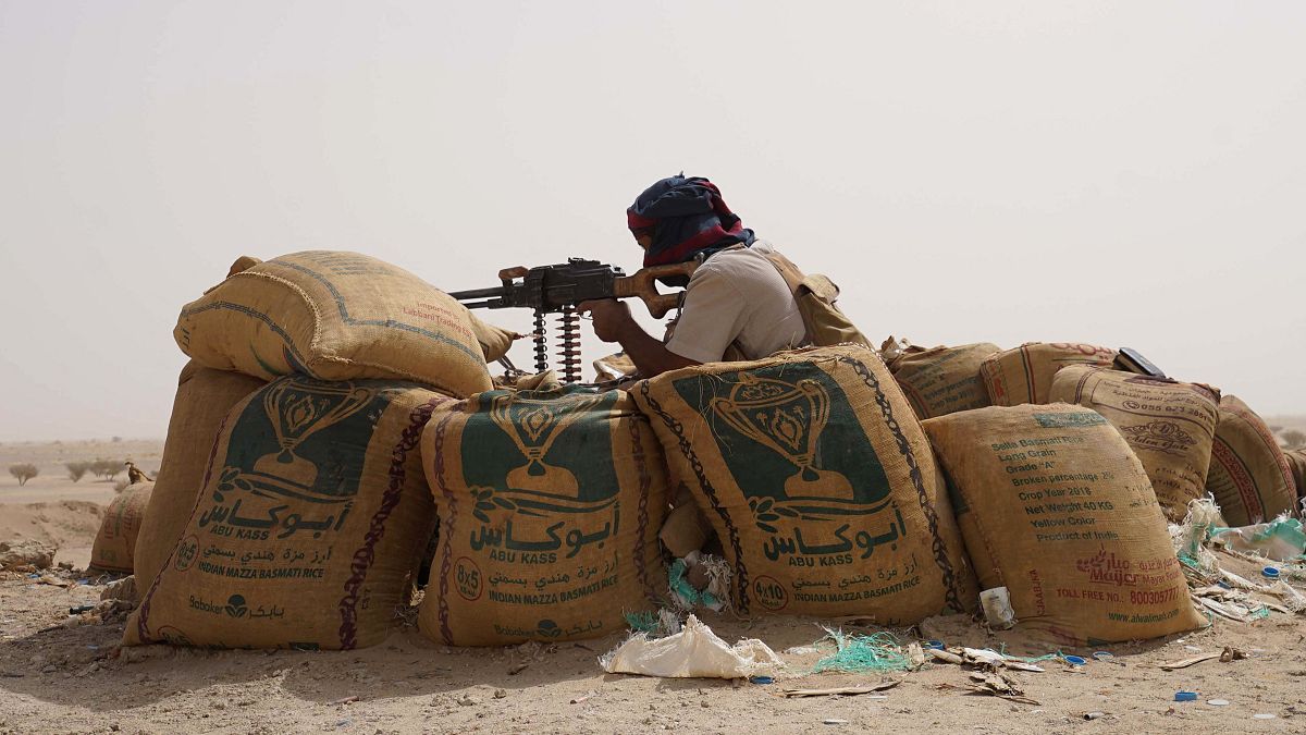 المعارك بين القوات الحكومة اليمنية المدعومة من السعودية والمتمردين الحوثيين في محافظة مأرب شمال شرق اليمن.