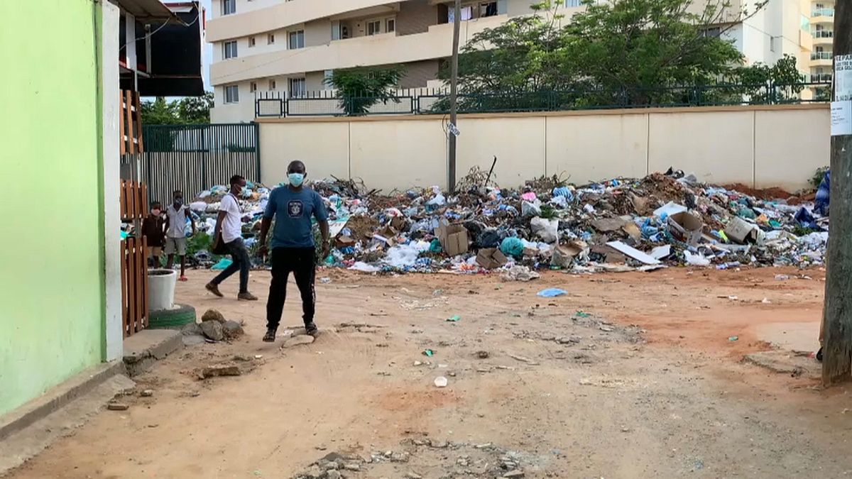 Lixo acumulado em Luanda