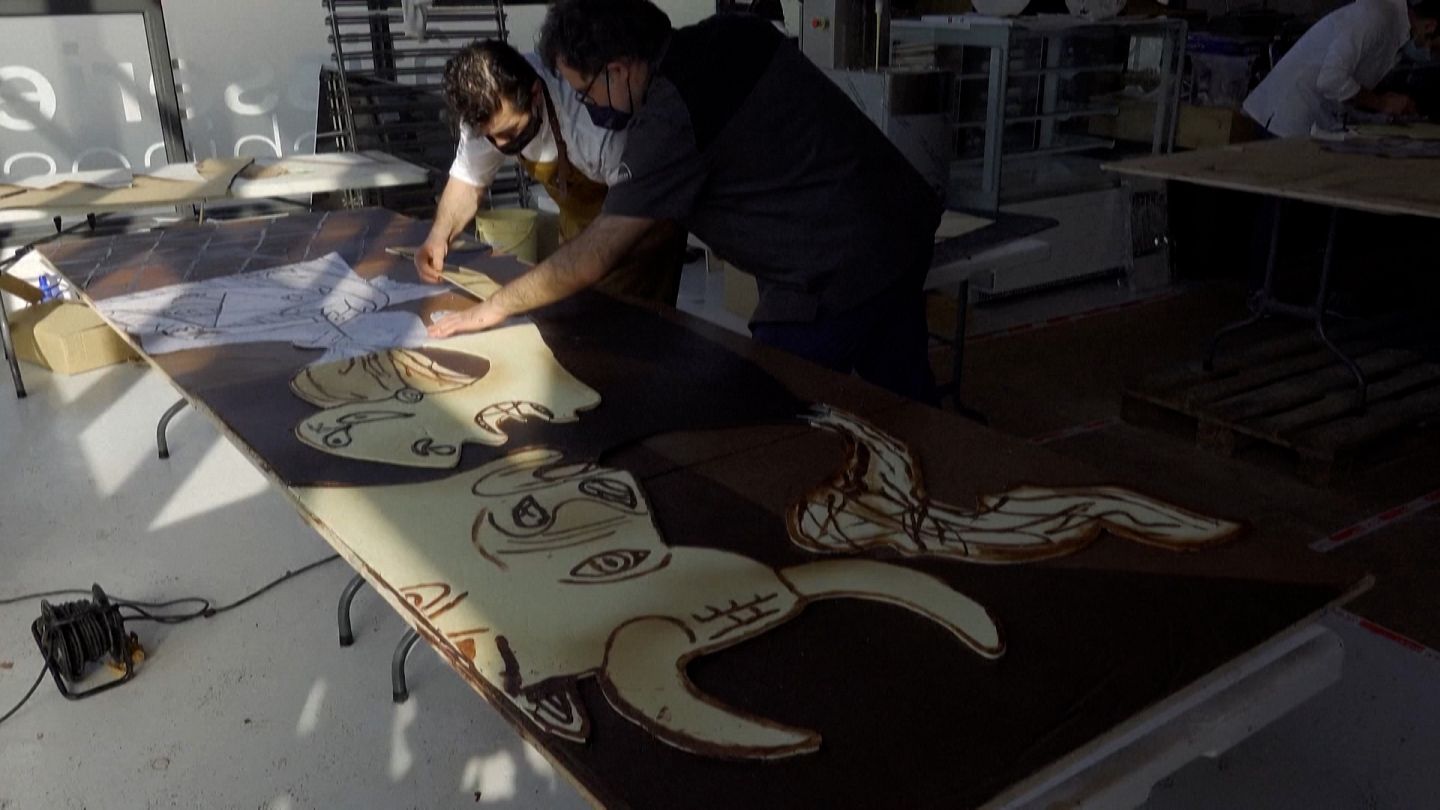 Spanish chocolatiers present replica of Picasso's 'Guernica' | Euronews