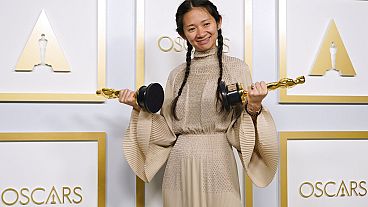 Chloé Zhao ganhou as estatuetas de melhor filme e melhor realizadora