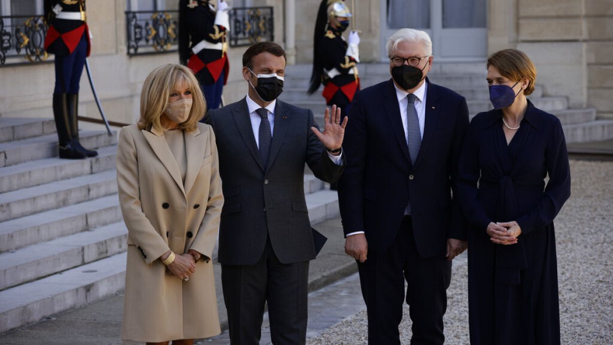 Brigitte und Emmanuel Macron, Frank-Walter Steinmeier und Elke Büttenbender in Paris