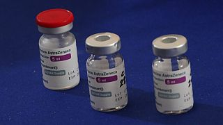 O fornecimento de vacinas da AstraZeneca continua atrasado