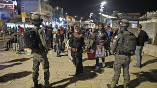 Gerusalemme Est, soldati israeliani e donne palestinesi