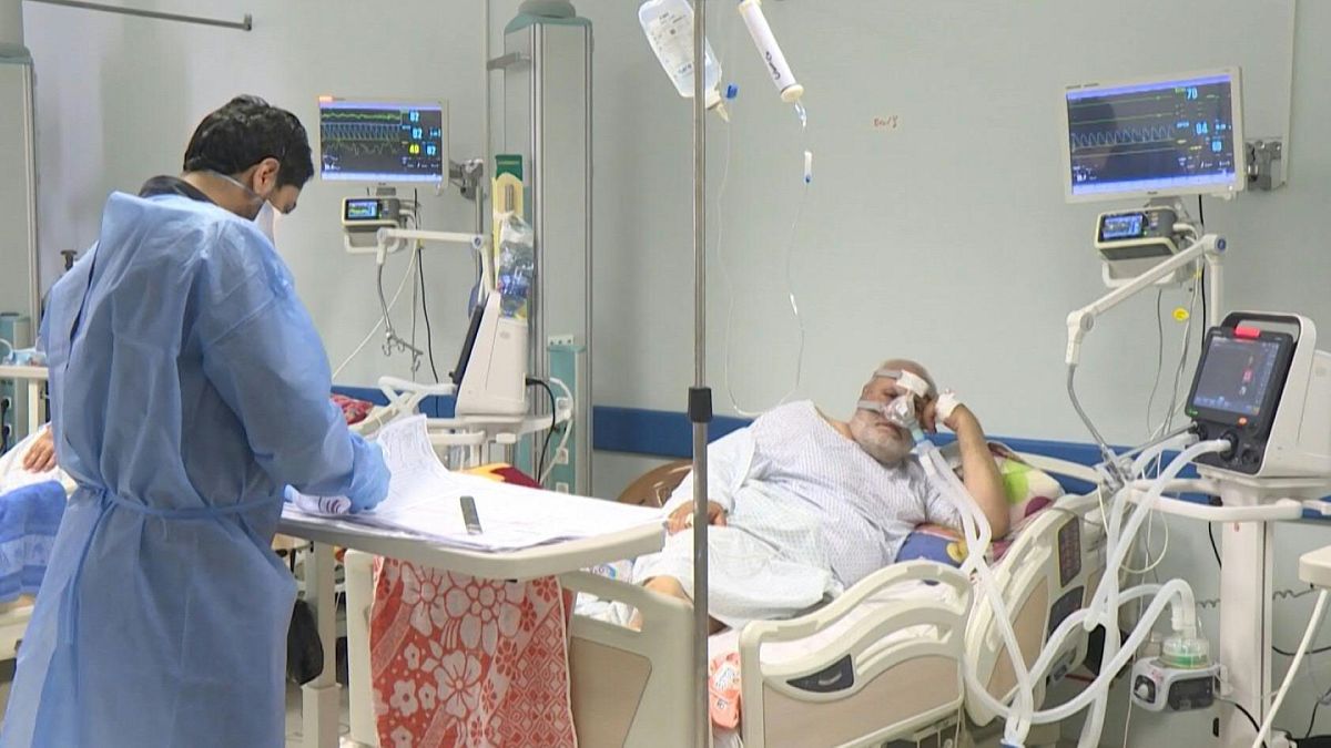 امتلاء غرف العناية المكثفة في قطاع غزة بإصابات كورونا ينذر بكارثة صحية