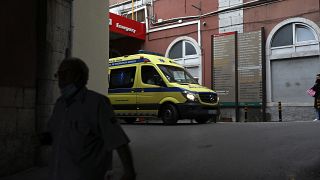 Скорая помощь у больницы в Лиссабоне