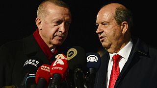 Ο Τούρκος πρόεδρος Ρετζέπ Ταγίπ Ερντογάν και ο ηγέτης των τουρκοκυπρίων Ερσίν Τατάρ σε παλαιότερη συνάντησή τους