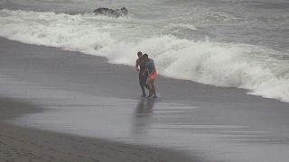 إنقاذ مهاجرين حاولوا السباحة للصول إلى سبتة الإسبانية