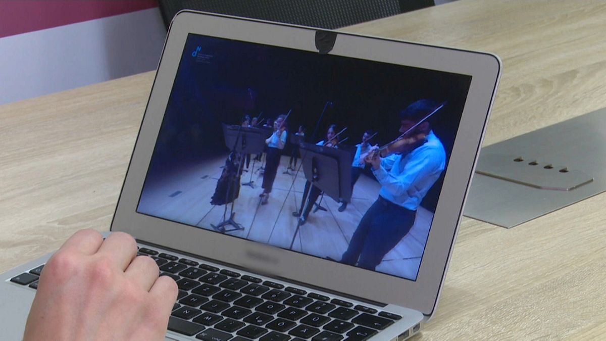 Grécia: Orquestra Sinfónica Juvenil rende-se à realidade virtual