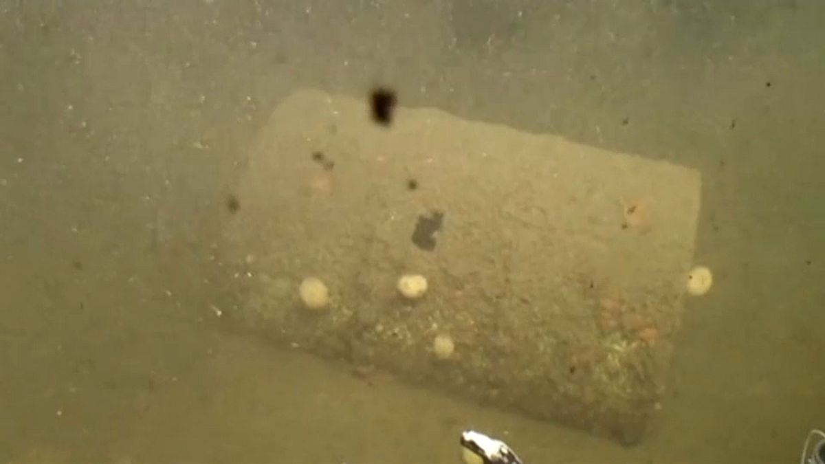 Uno de los barriles del vertedero submarino