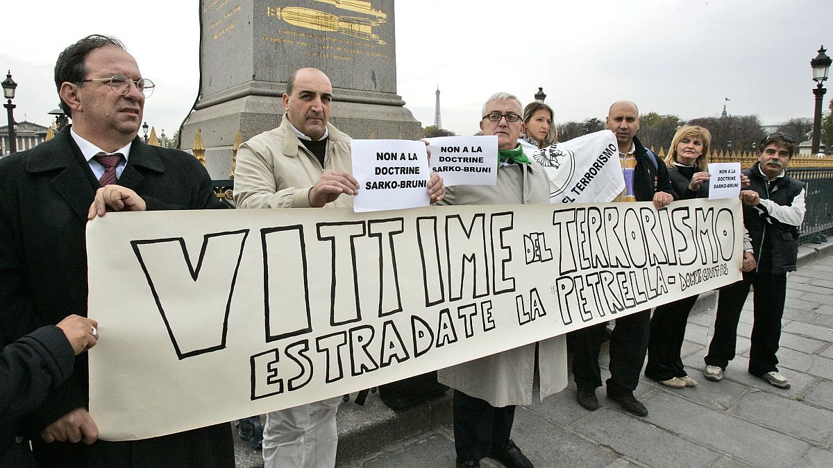 Акция протеста в Париже с требованием экстрадиции членов "Красных бригад", 2008 год