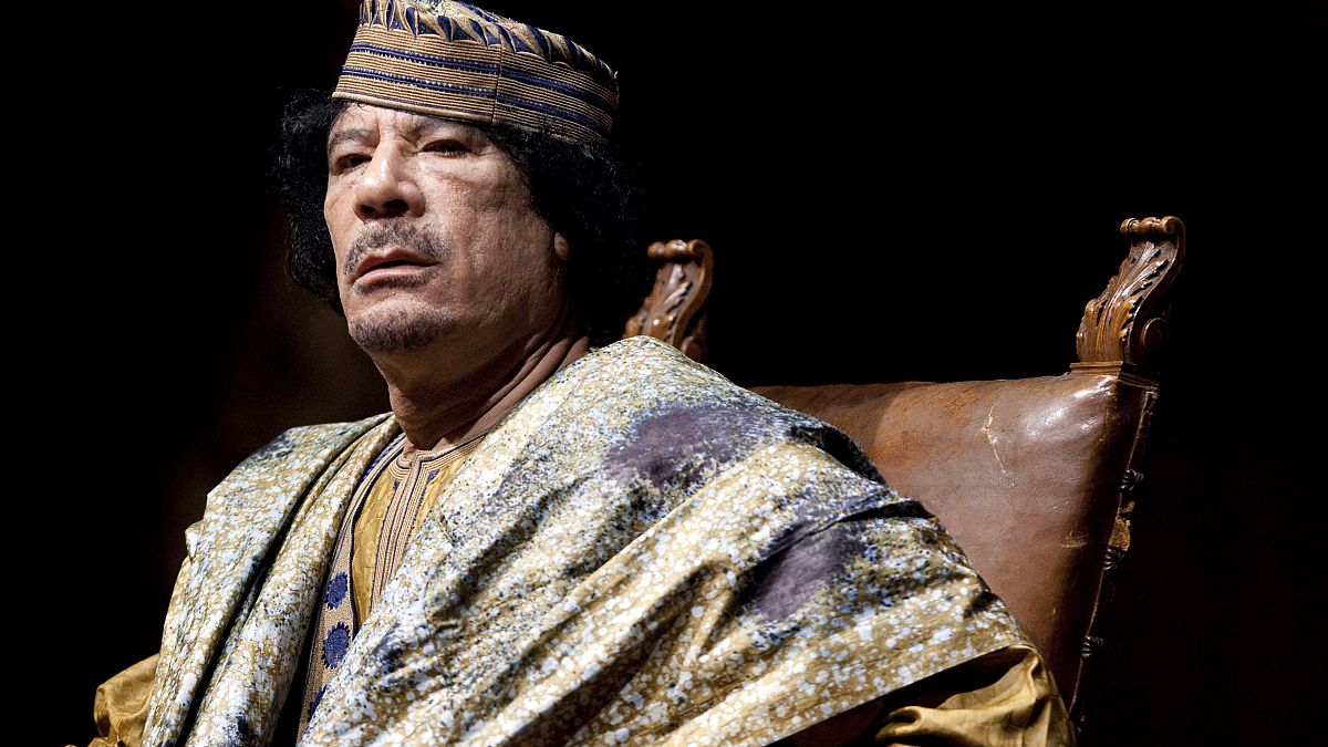 القائد الليبي السابق معمر القذافي 