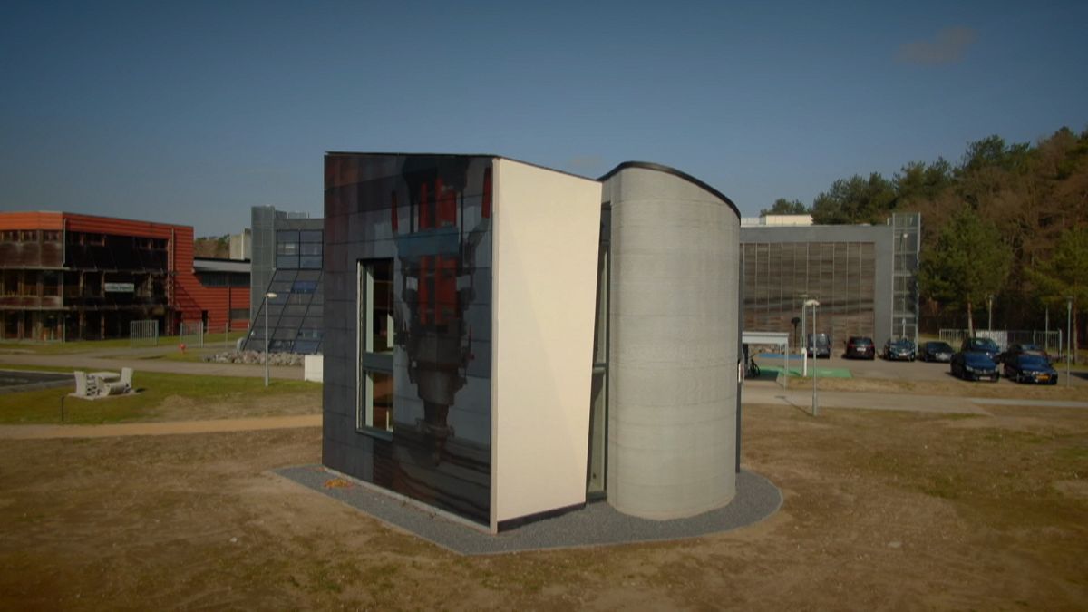 What are the pros and cons of concrete 3D printed buildings?