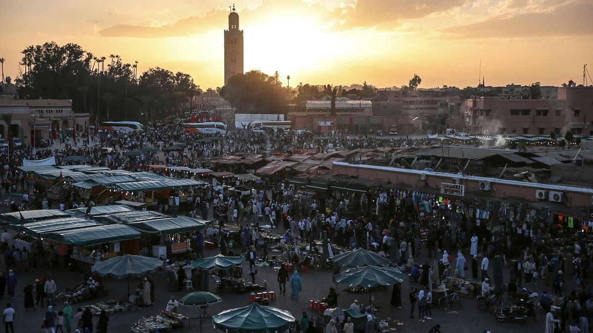 ساحة جامع الفناء السياحية بمدينة مراكش في المغرب.