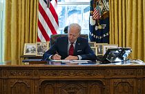 ABD Başkanı Joe Biden Amerikan vatandaşlarının keyfi tutuklanmasına karşı kararnameyi imzaladı