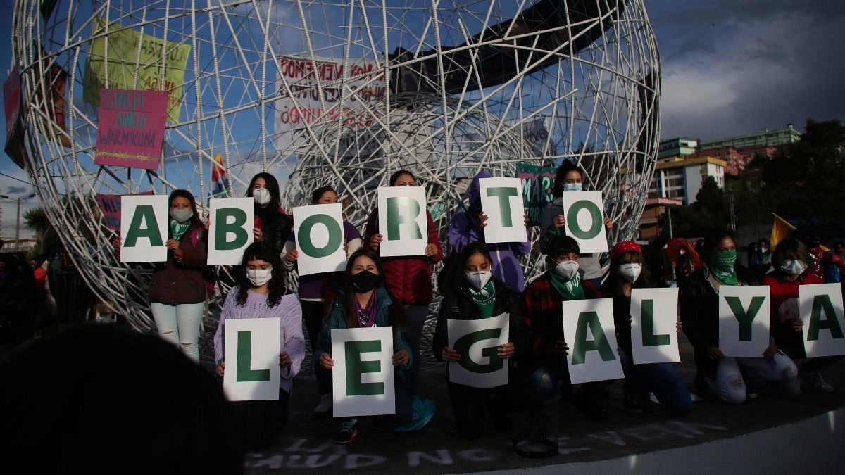 تجمع زنان حامی حق سقط جنین در اکوادور
