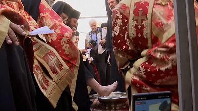 ویدئو؛ آیین شست‌‌وشوی پا در کلیسای مقبره مقدس قبل از عید پاک ارتدوکس‌ها