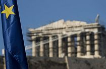Η Ακρόπολη στο φόντο πίσω από την σημαία της ΕΕ