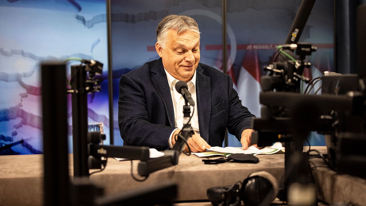 Orbán Viktor magyar kormányfő interjút ad a Kossuth Rádió stúdiójában 2021. április 23-án
