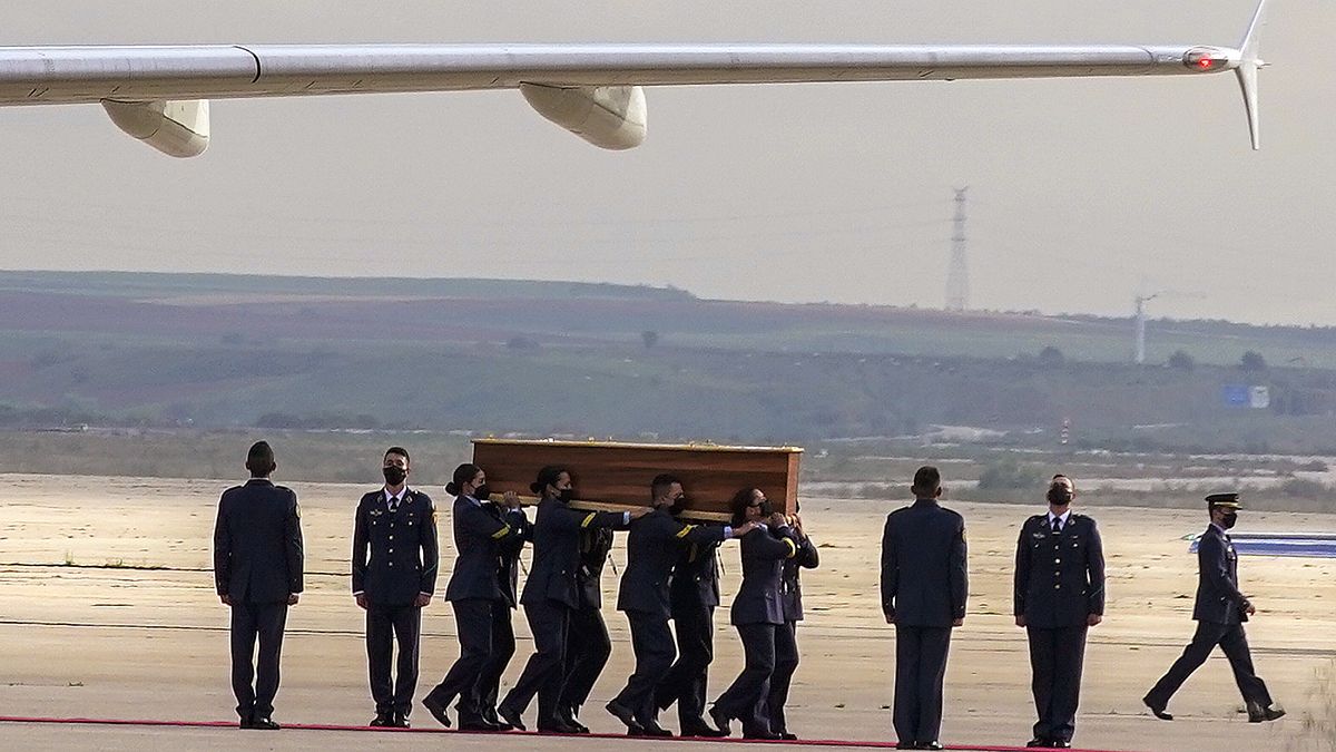 Les cercueils des trois Européens tués au Burkina sont arrivés en Espagne le 30/04/2021.