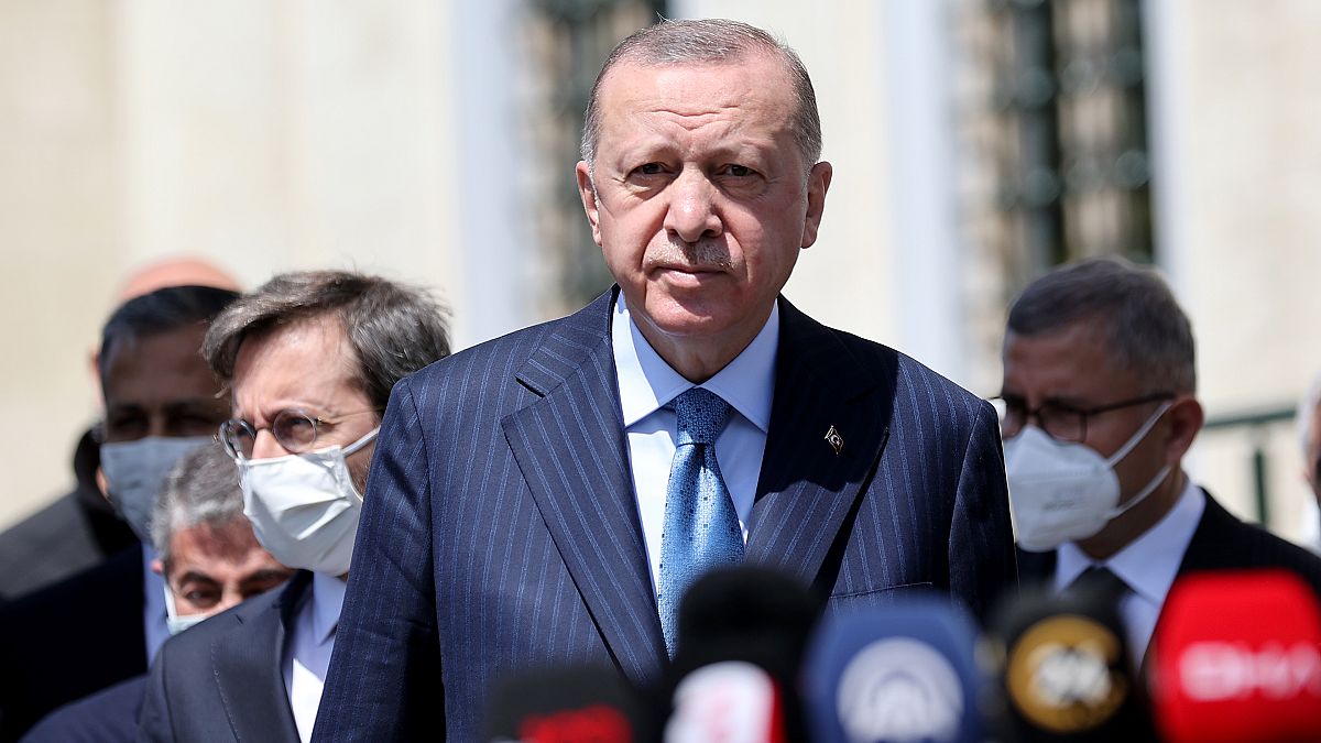 Türkiye Cumhurbaşkanı Recep Tayyip Erdoğan, aşı tedarikinde yaşanan sorunlar hakkında değerlendirmelerde bulundu.