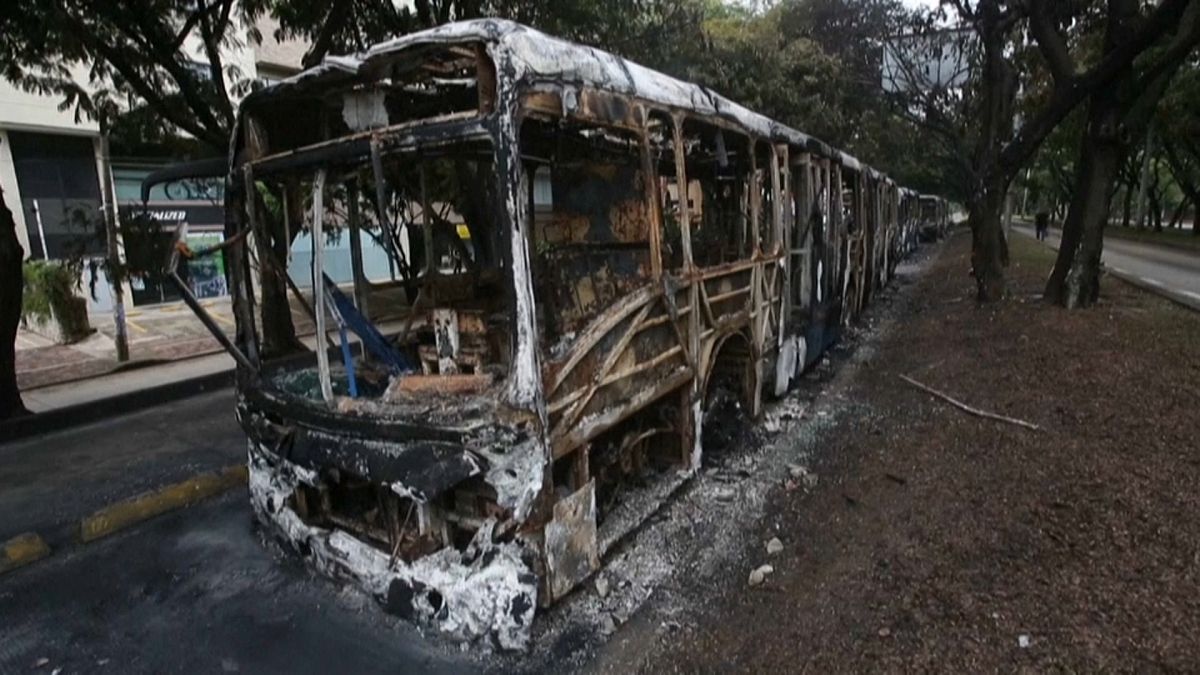 Autobuses quemados en la ciudad de Cali, Colombia