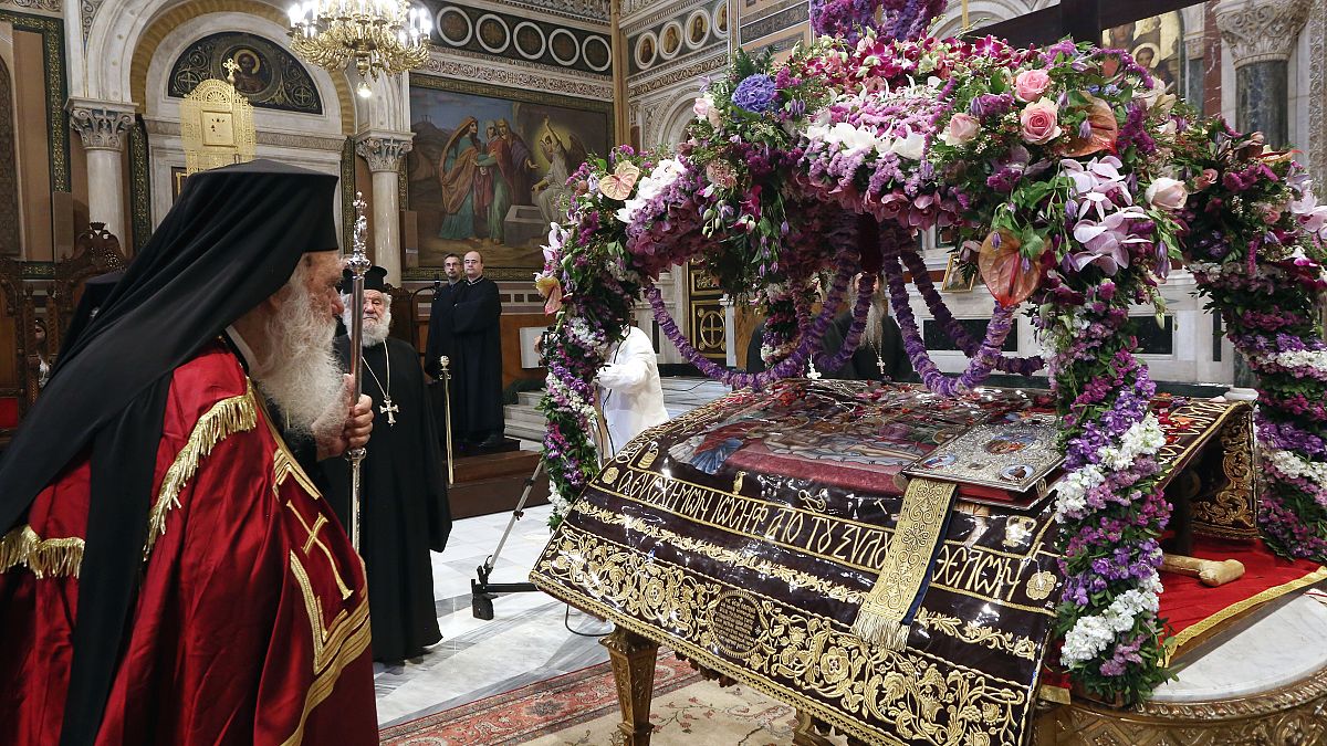 Η Ακολουθία του Επιταφίου χοροστατούντος του Αρχιεπισκόπου Ιερωνυμου στον Μητροπολιτικό Ναό Αθηνών, Μεγάλη Παρασκευή 30 Απριλίου 2021.