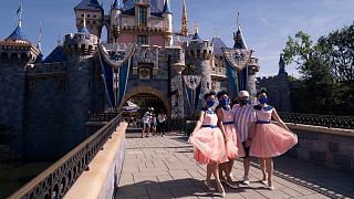 Disneyland riapre i cancelli dopo uno stop di 13 mesi